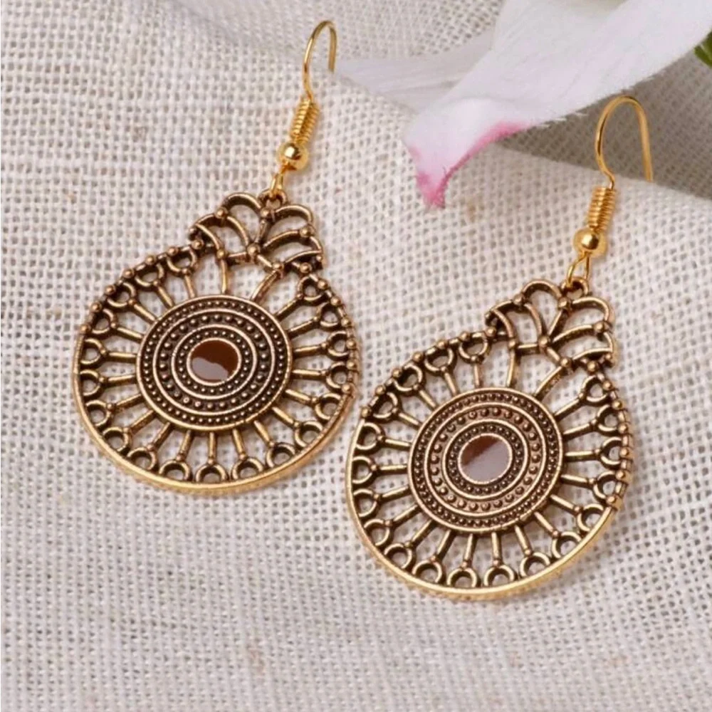 Bronze/Brown Lacquer Boho Hollow out drop earrings. - Picture 1 of 4